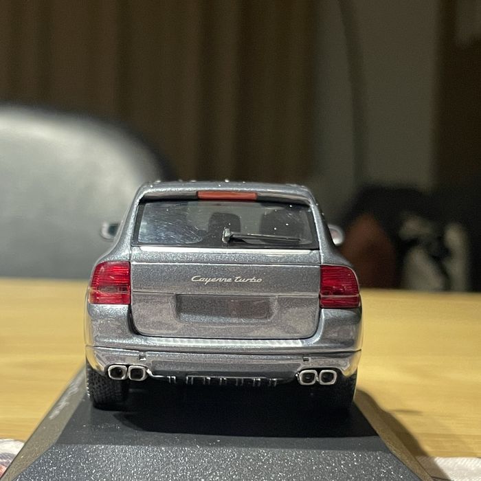 1:43 Porsche Cayenne Turbo - Minichamps