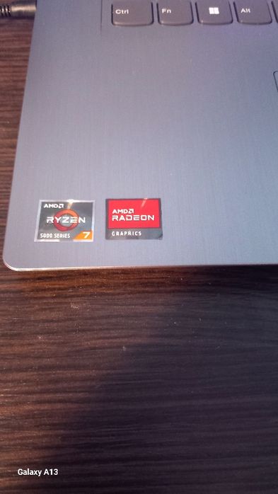 Leptop lenovo ideApead3 17alc6