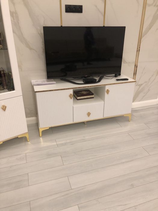 Шкаф-пенал и тв тумба