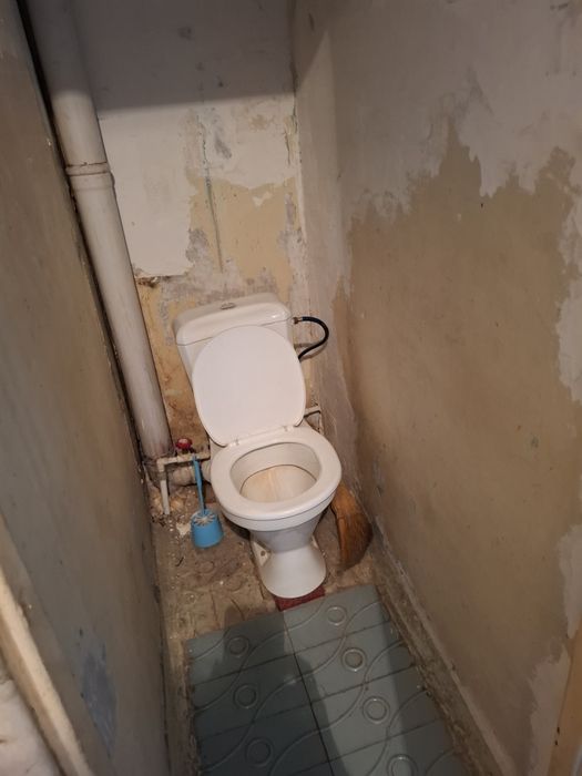 Продается квартира без ремонта.
