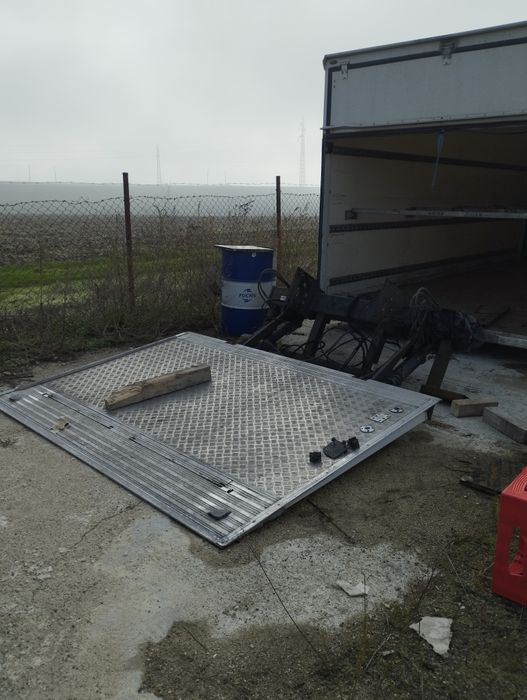 Фургон от камион с падащ борд