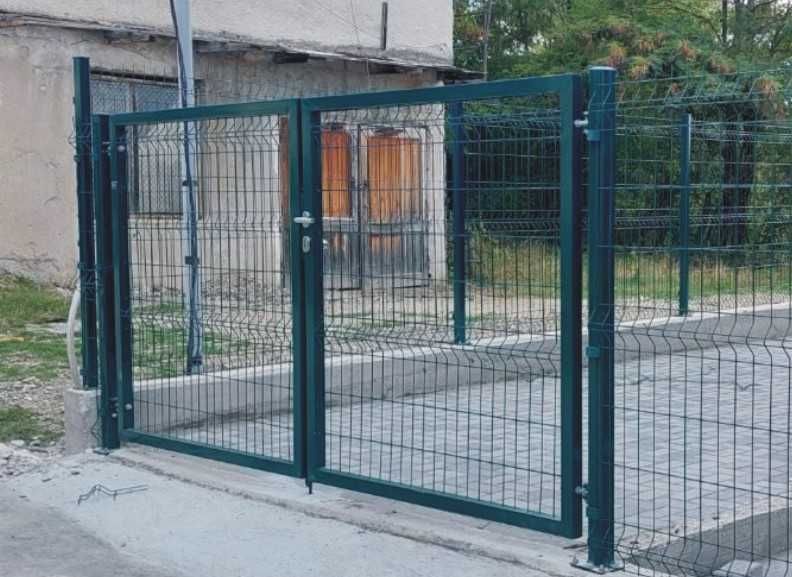 ВРАТА за двора от стоманени профили и заварени мрежи --ПРОИЗВОДИТЕЛ
