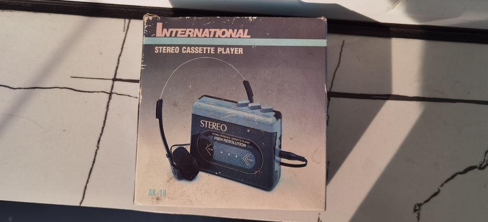 STEREO cassette player.