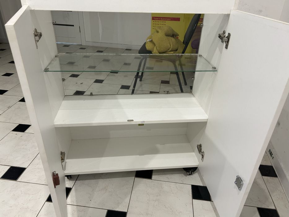 Витрины шкафы для бизнеса