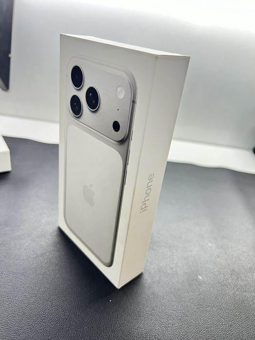 Продам IPhone 17 pro  silver 256 гб новый
