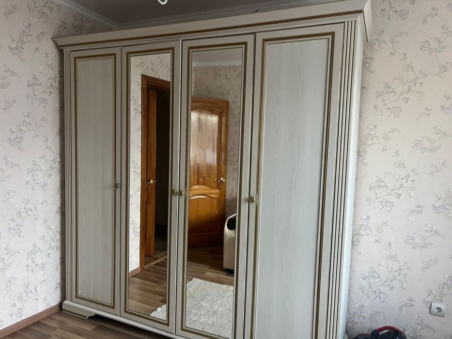 Большой вместительный шкаф