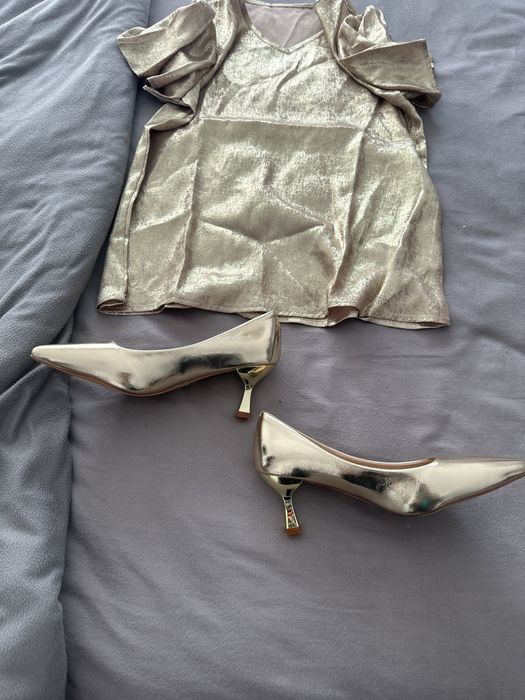 Vand pantofi noi marimea 38 aurii superbi toc mic