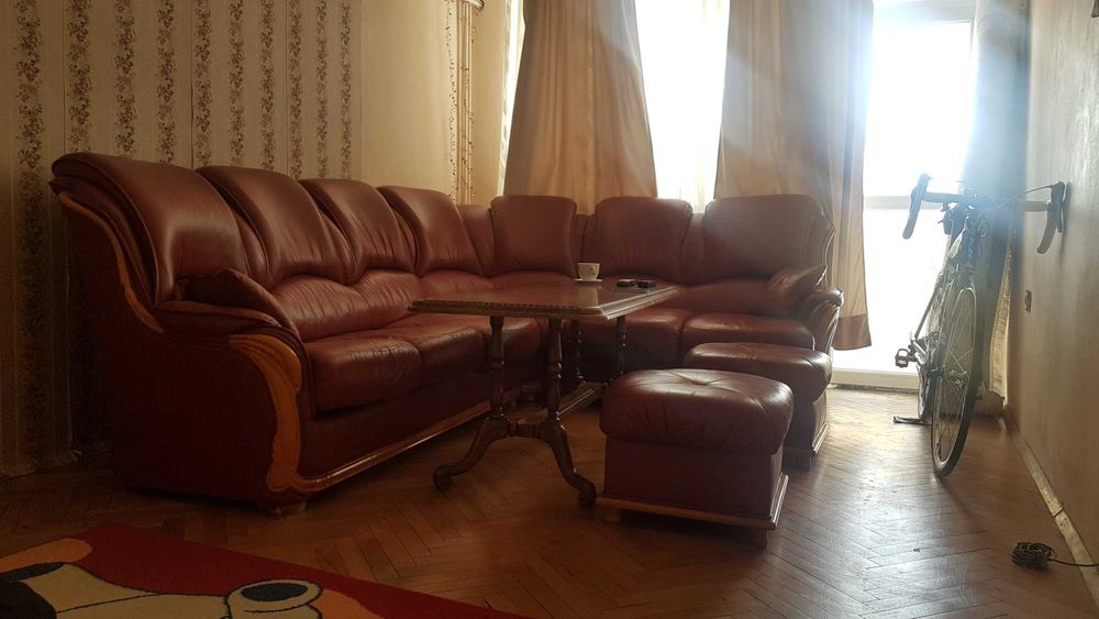 продавам Диван кожен разтегателен