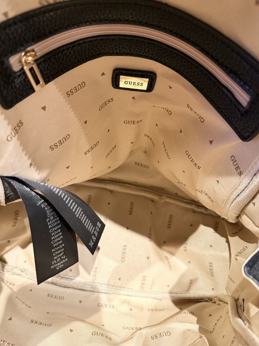 Дамска раница Guess