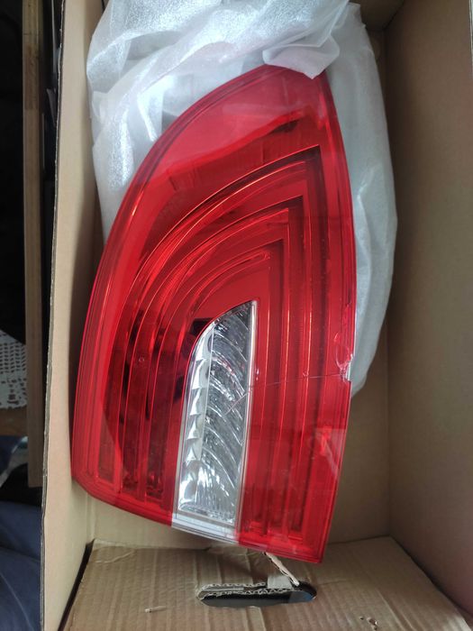 Оригинален Заден десен фар за Шкода Супърб