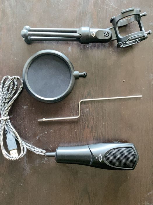 Trust GXT 232 Mantis USB микрофон + стойка + pop filter