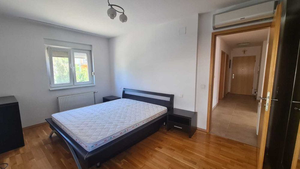 Inchiriez apartament 3 camere, 90 mp, Ansamblul Residenz (Cartierul German), 450 EUR negociabil!
