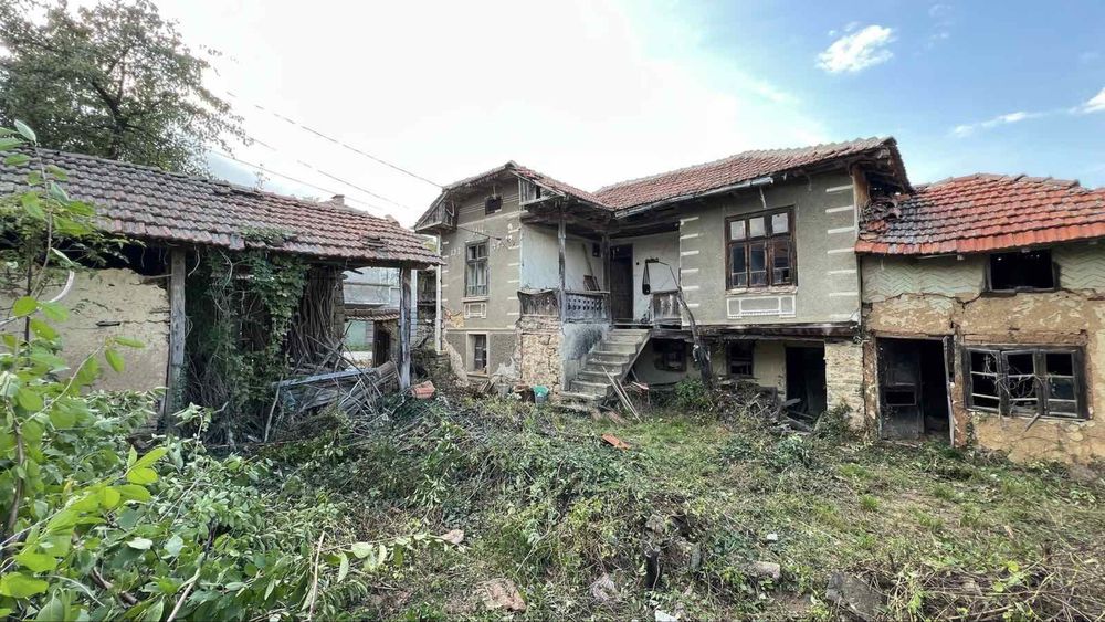 Продава къща с. Здравковец, област Габрово