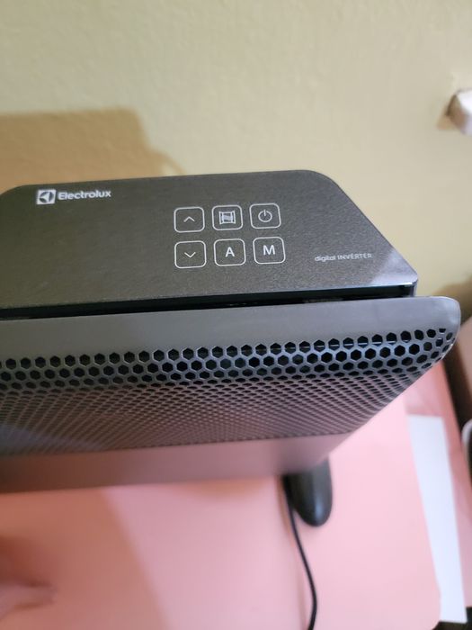 Convector electric Electrolux 2000 W de podea/perete