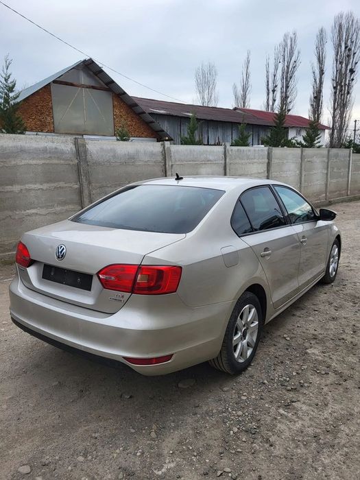 dezmembram volkswagen jetta 2014 bara fata/capota/ aripa / trager / fa
