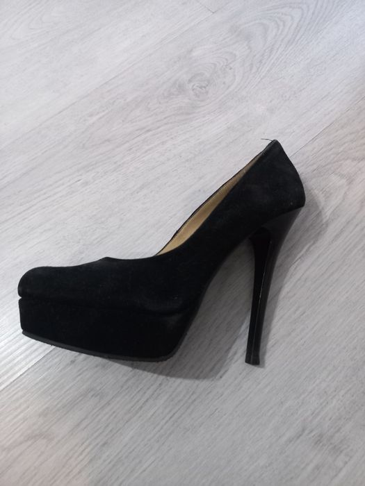 Замшевые женские туфли