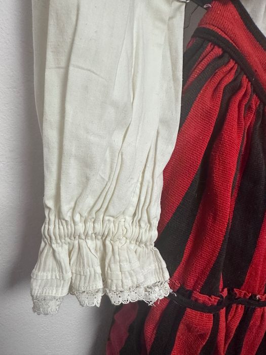 Costum popular anii 1980