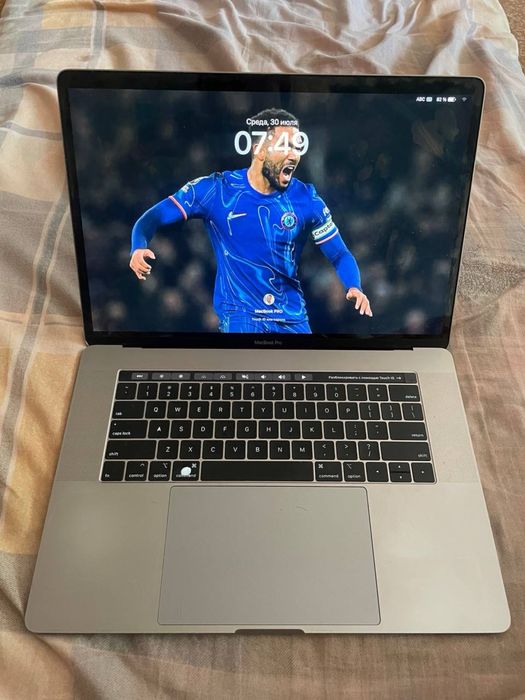 Macbook pro 16 dyum 256 gb