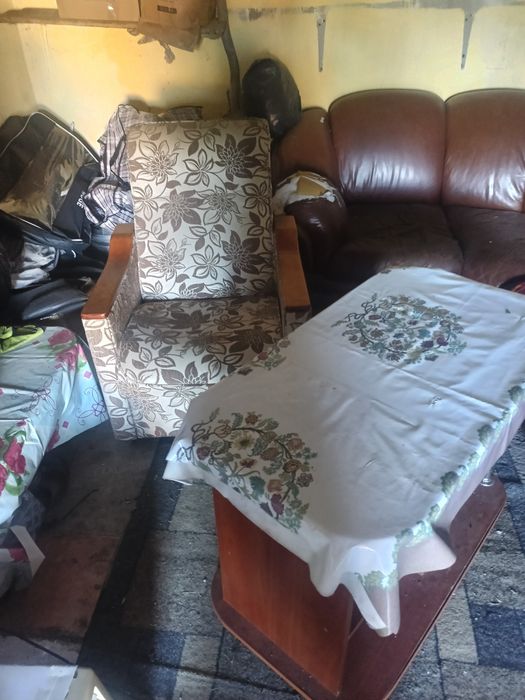 Кресло и стол продам