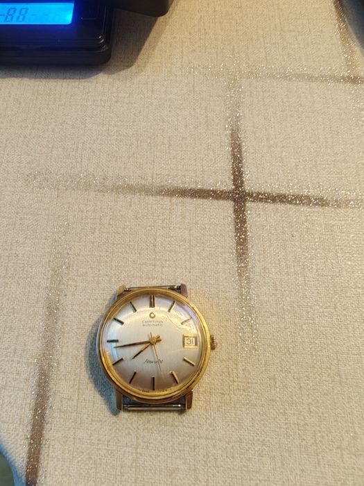 Продавам златен ръчен часовник certina 18к