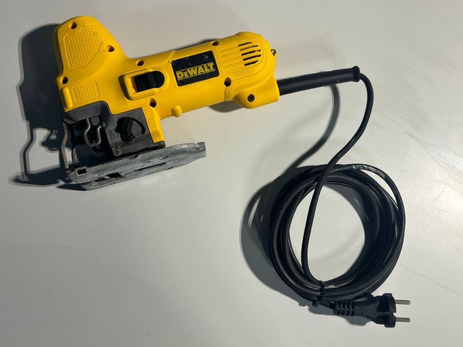 Fierăstrău pendular dewalt