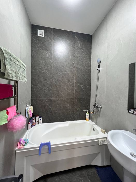 Продается 3-комнатная квартира(на земле) Янгихаёт,махалля Байнал Минал