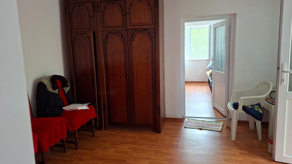 Vând casă la țară