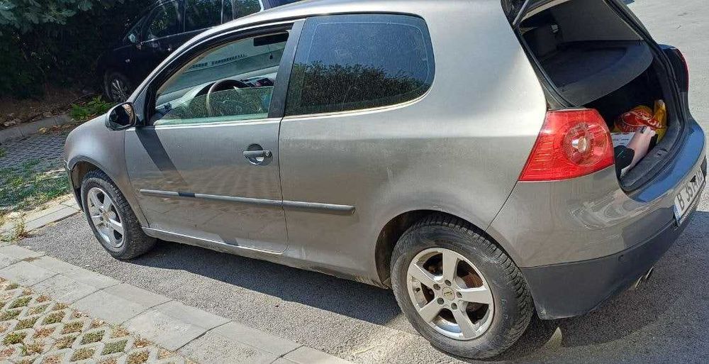 Volkswagen Golf 2004 бензин
