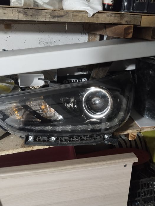 Продам фару левую