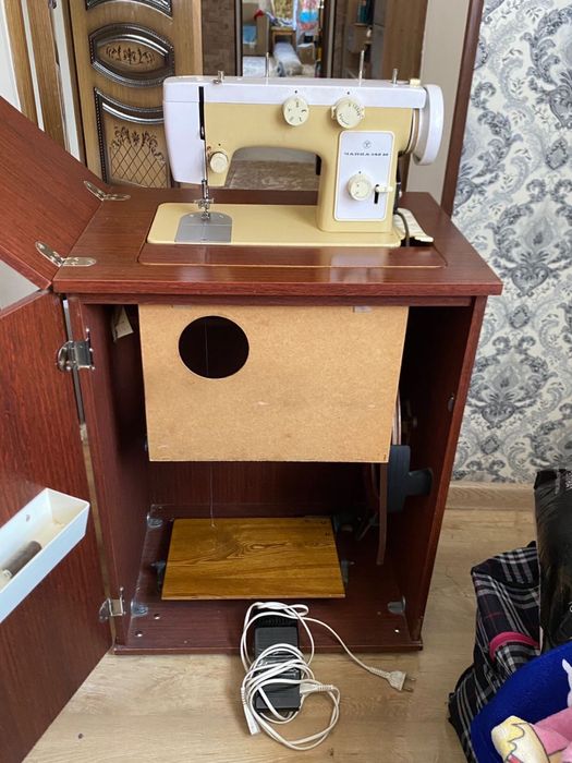 Швейнаая машина ,чайка 142/м