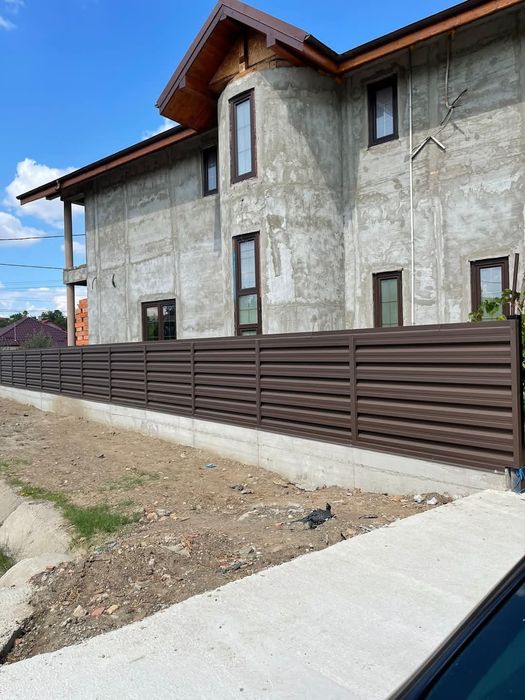 Construim garduri din panouri tip jaluzea, sipca metalica, plasa bordurata, tabla cutata