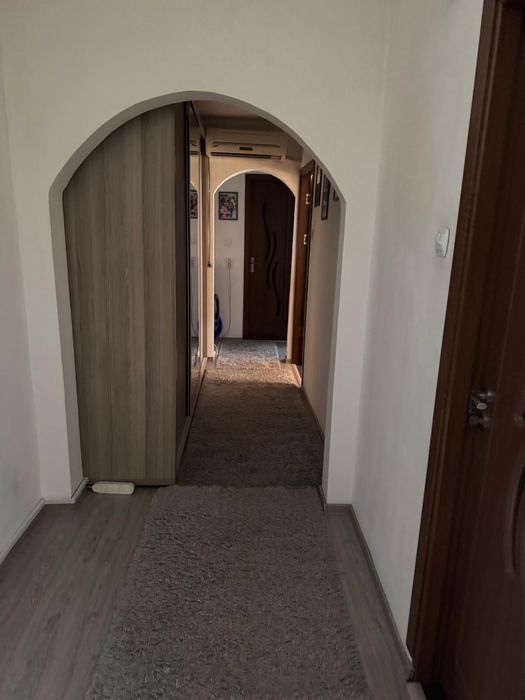 Inchiriez apartament cu 3 camere pe termen lung