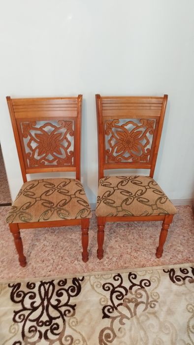 Орындықтар 4 данасы бар