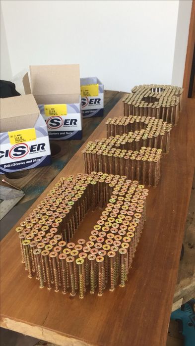 Таблички на двери, Панно