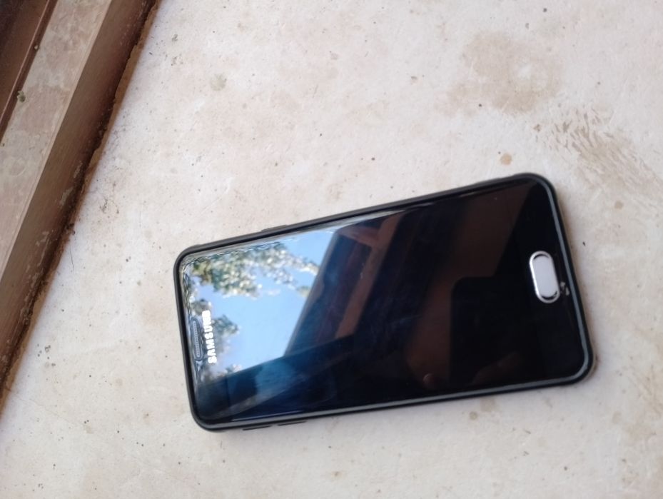 Samsung A3 16/2 gb xotira