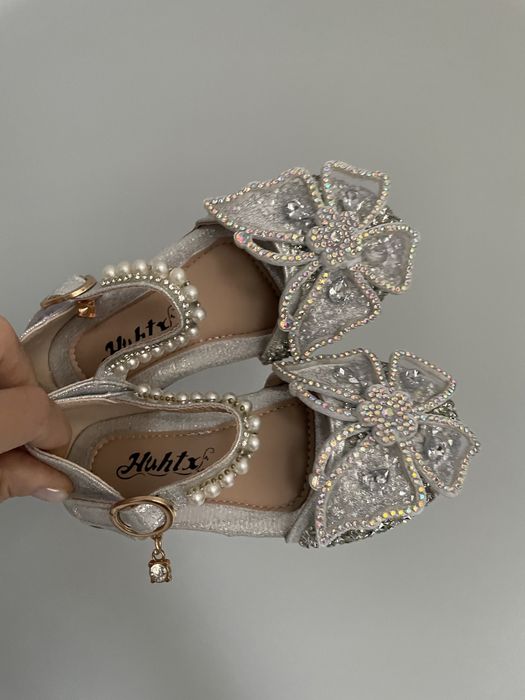 Туфли новые для девочки