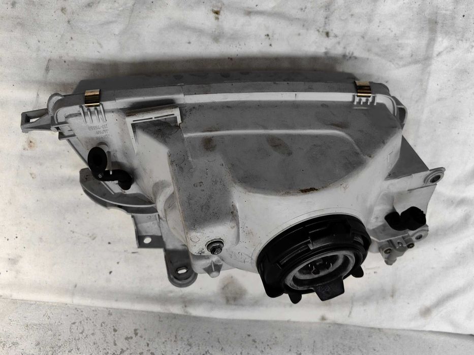 Оригинален НОВ фар Сузуки Suzuki Swift