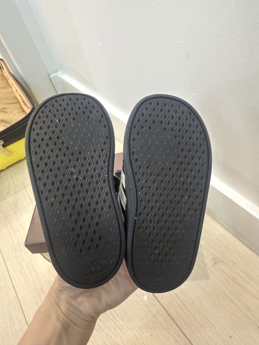 Продкм ңроссовки оригинал адидас