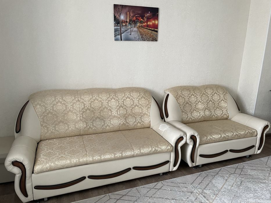 Продам диван для гостинной