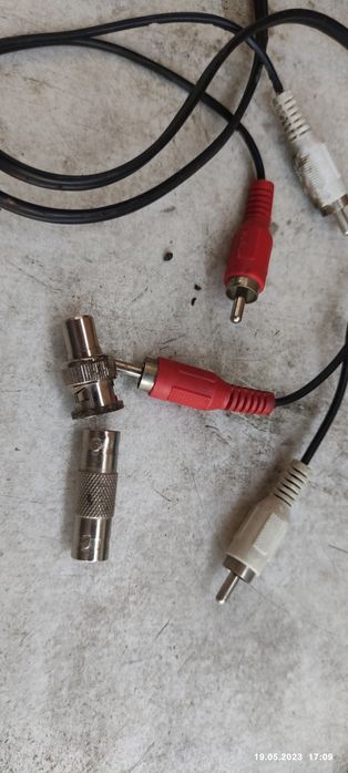 Конектора для антенны.