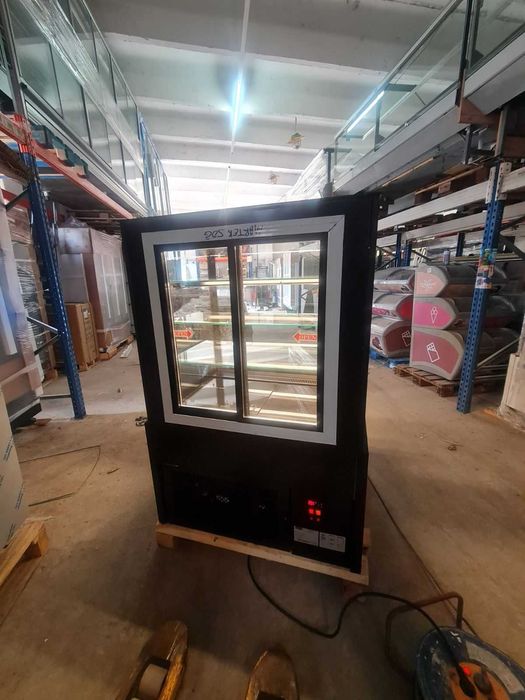 Сладкарска хладилна витрина CARINA