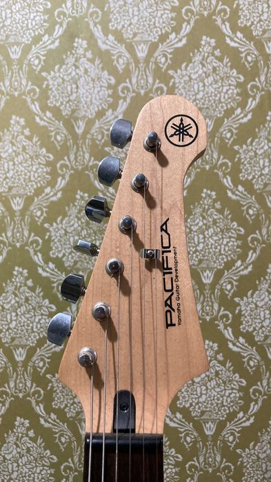 Yamaha Pacifica 012 chexoli bilan