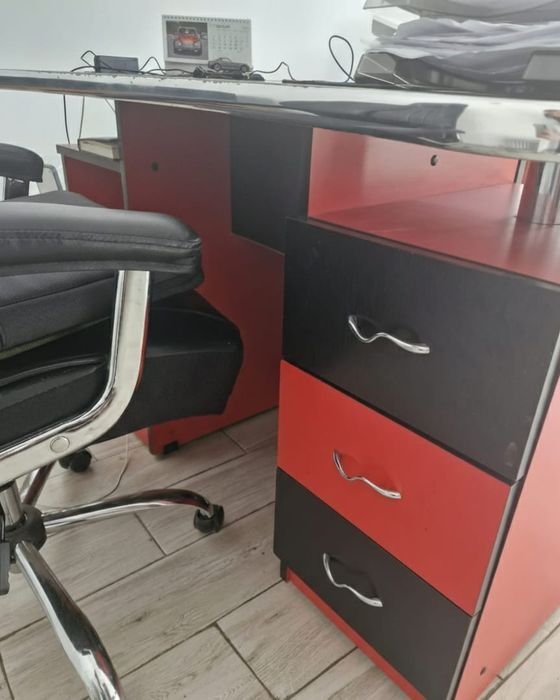Mobilier birou.  Birou .