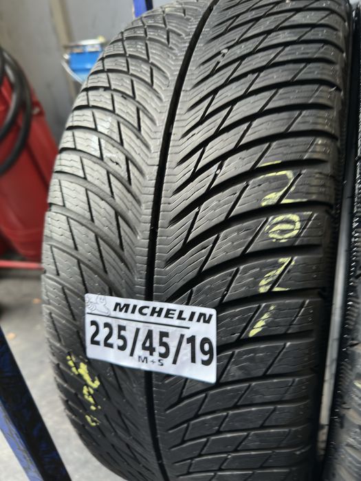 225/45/19 Michelin