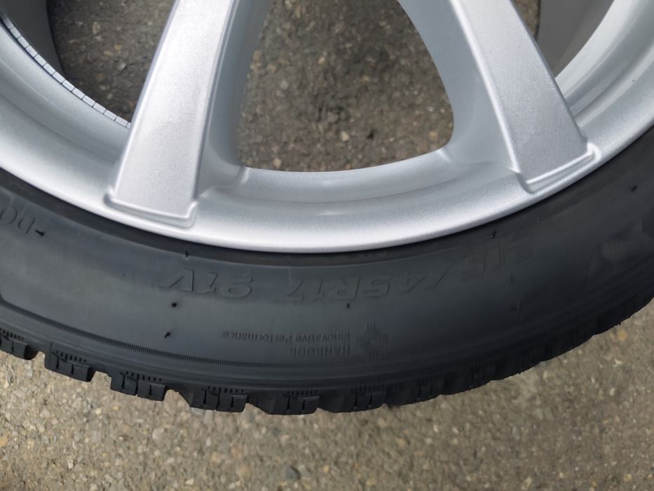 215/45/17" 4бр Hankook winter i sept rs3, dot2124,7mm