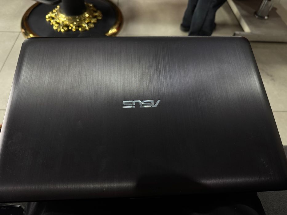 ASUS X540YA Noutbuki (2 GB RAM, AMD E-1 7010 Protsessor, DDR3)