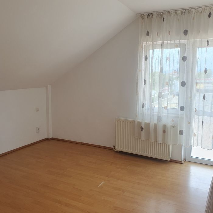 Vând apartament cu două camere