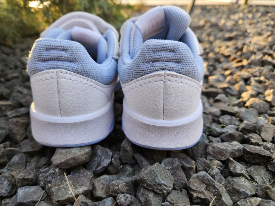 Adidasi fete marimea 23