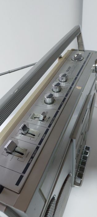 Vând radiocasetofon vintage Boombox