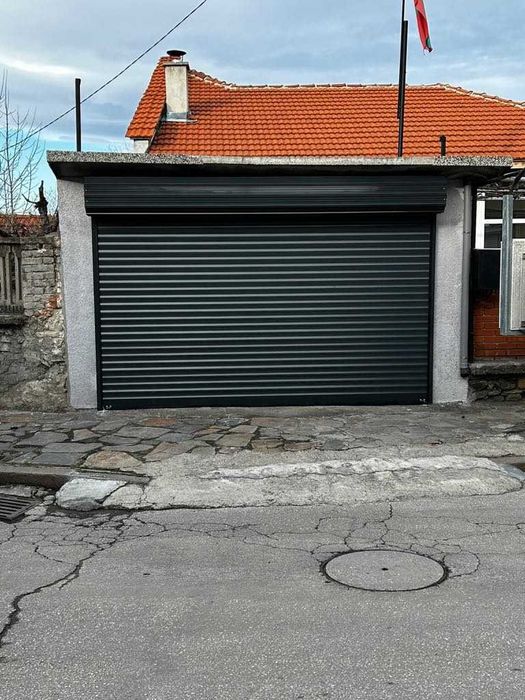Автоматични ролетни гаражни врати
